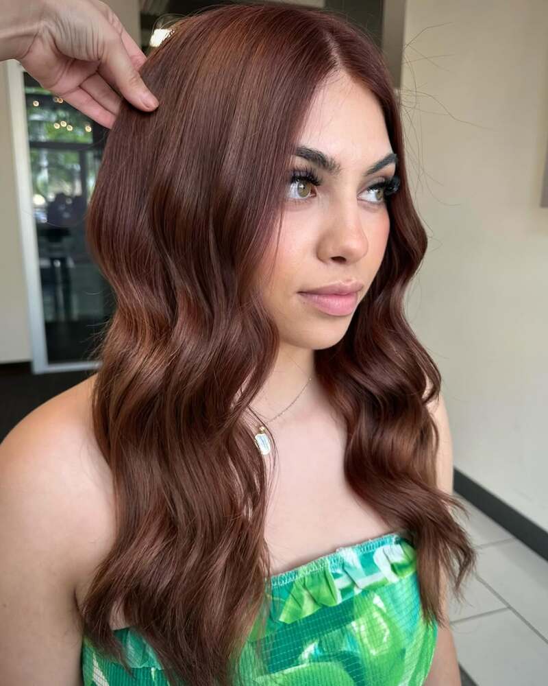 colore-capelli-castano-ramato-lunghi