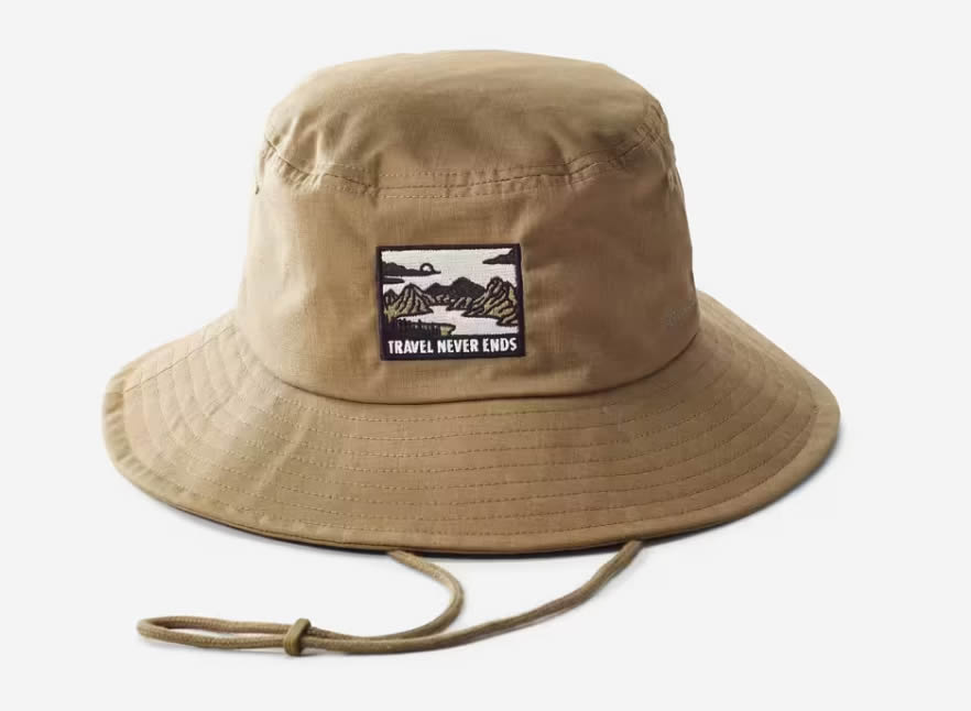 come-vestirsi-trekking-estivo-cappello