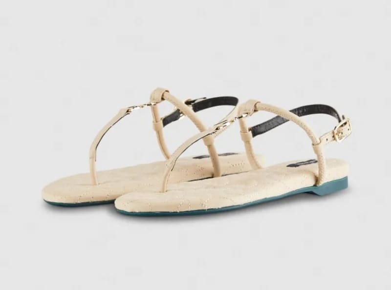 infradito-donna-estate-2025-patrizia-pepe-sandali-flat