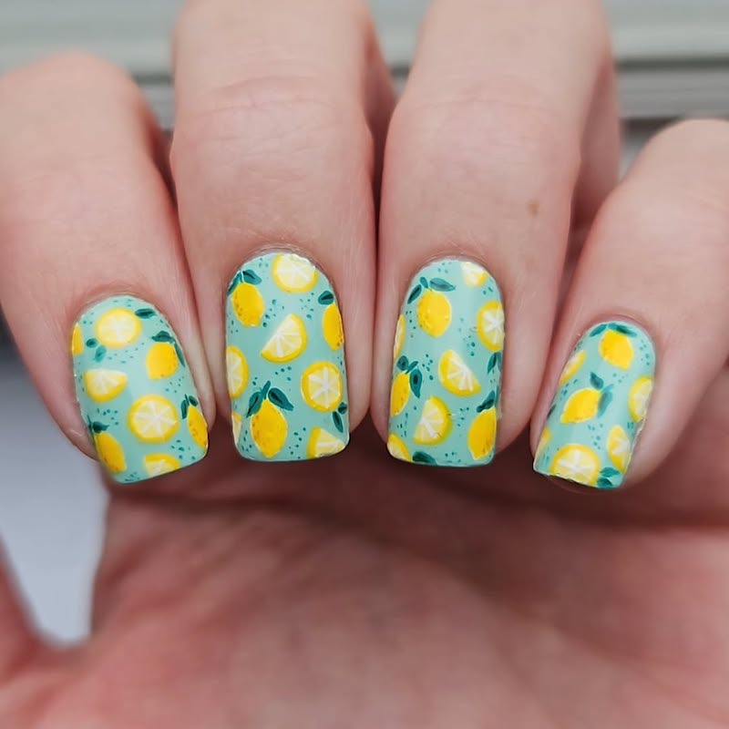 italian-summer-nail-lemon