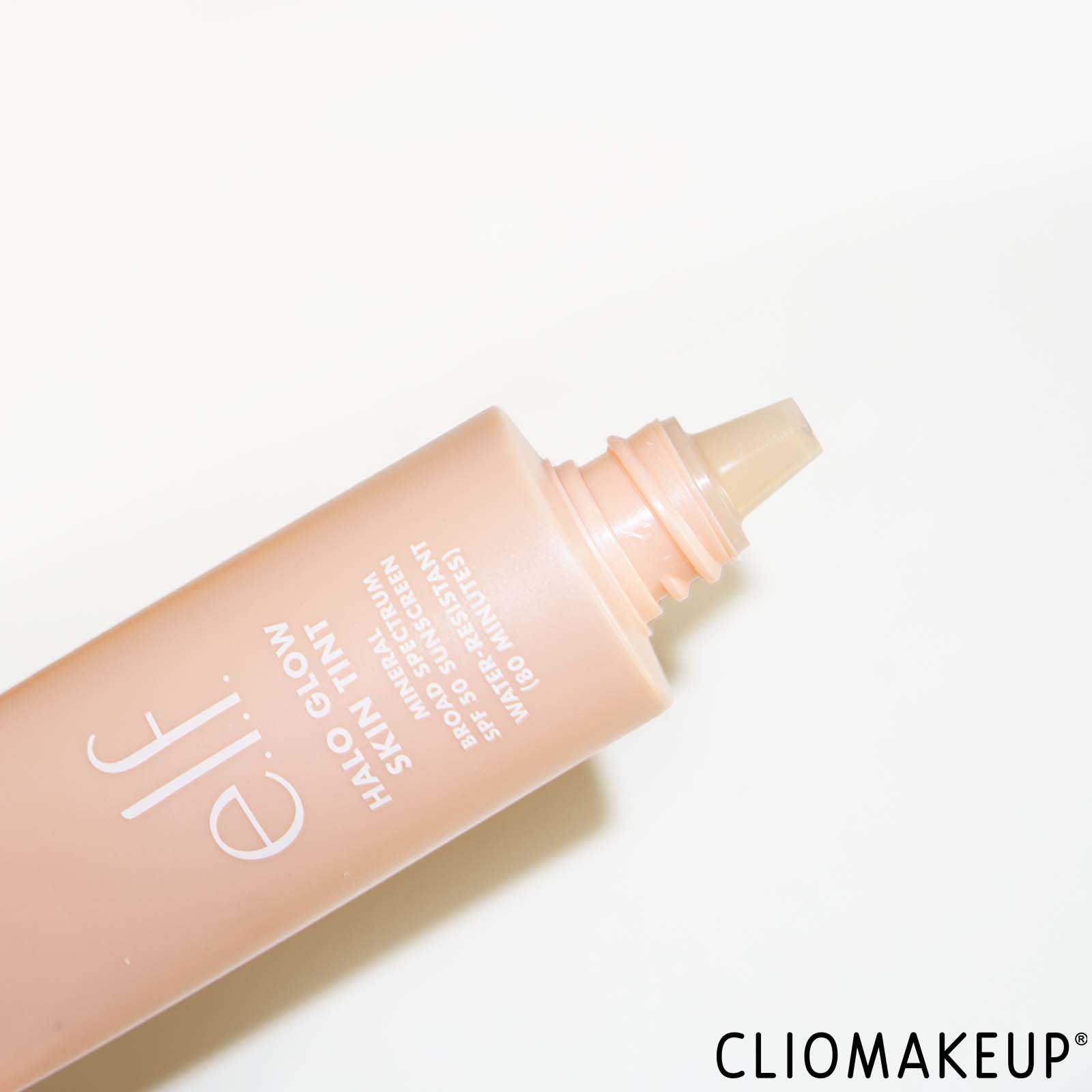 recensione-elf-halo-glow-skin-tint-spf-50-pack-close-up