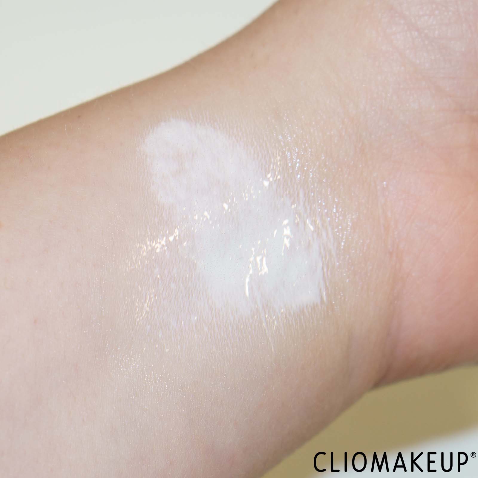 recensione-spray-solare-garnier-sensitive-spray-spf50-swatch