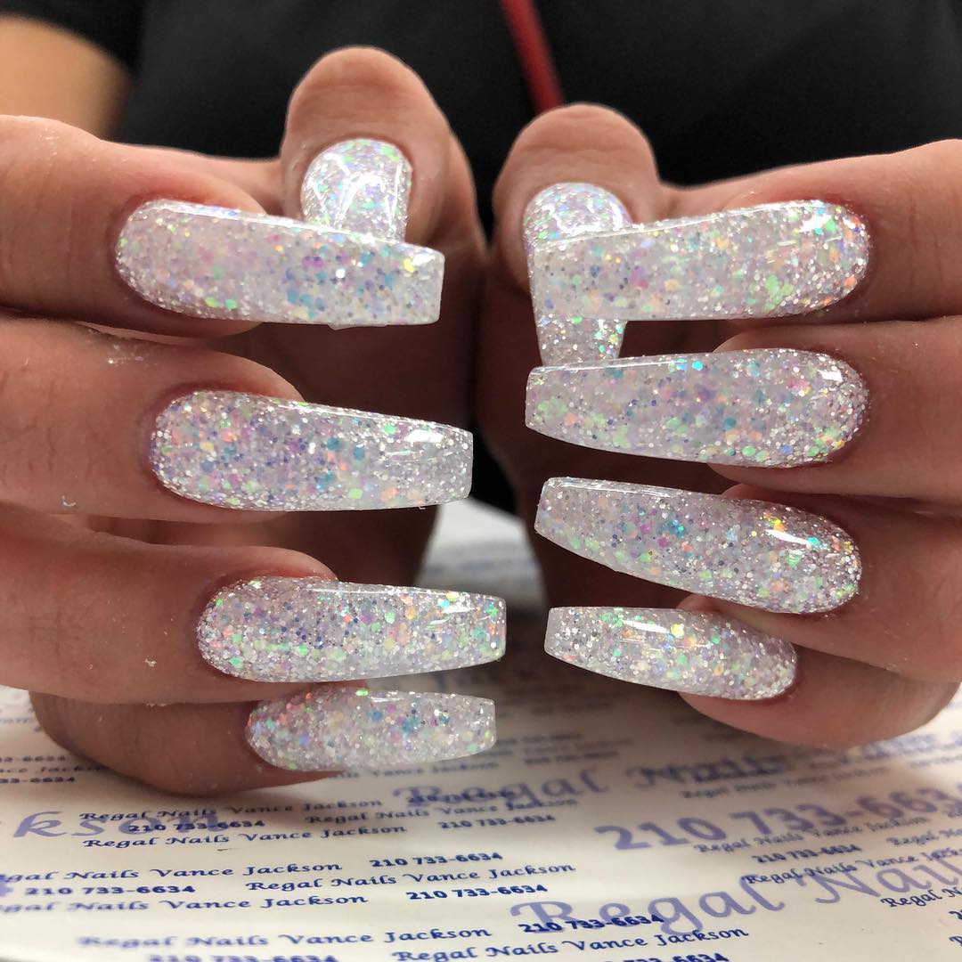 smalto-glitter-bianco-lunghe