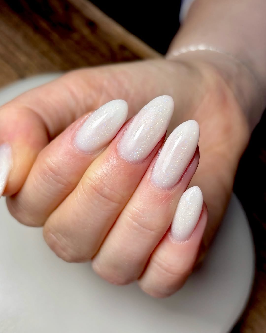 smalto-glitter-bianco-mandorla