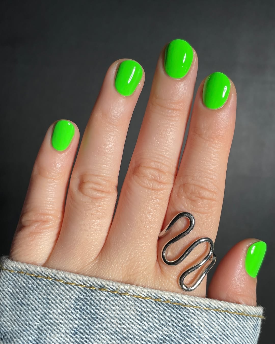 smalto-verde-fluo-unghie-semplici-topcoatchronicles