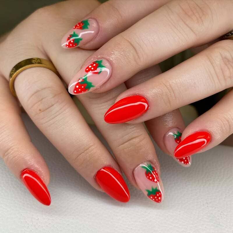 unghie-luglio-2025-strawberry-nails