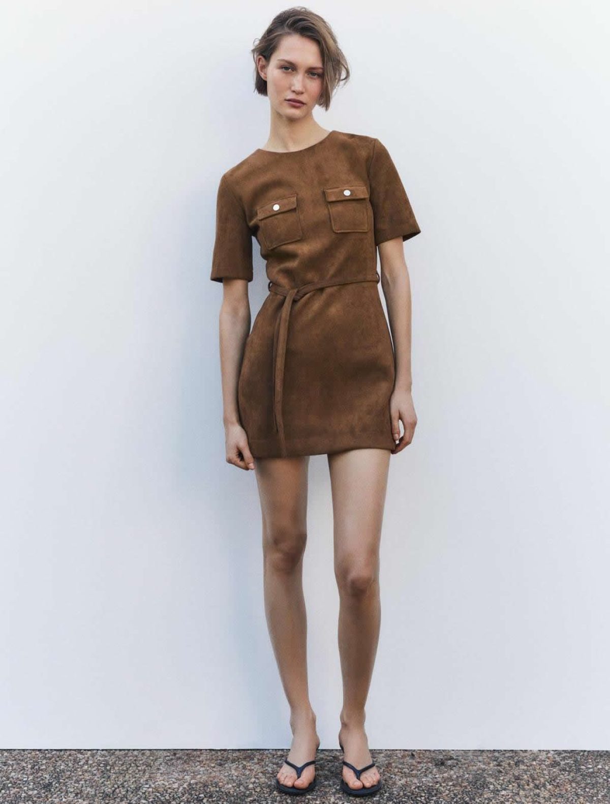 vestiti-maniche-corte-estate-2025-scamosciato