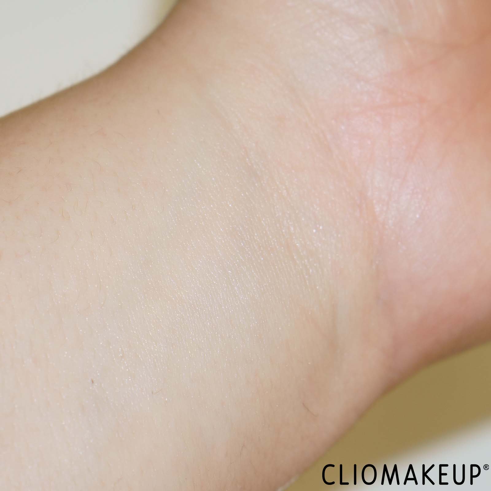 cliomakeip-recensione-spray-laura-mercier-swatch