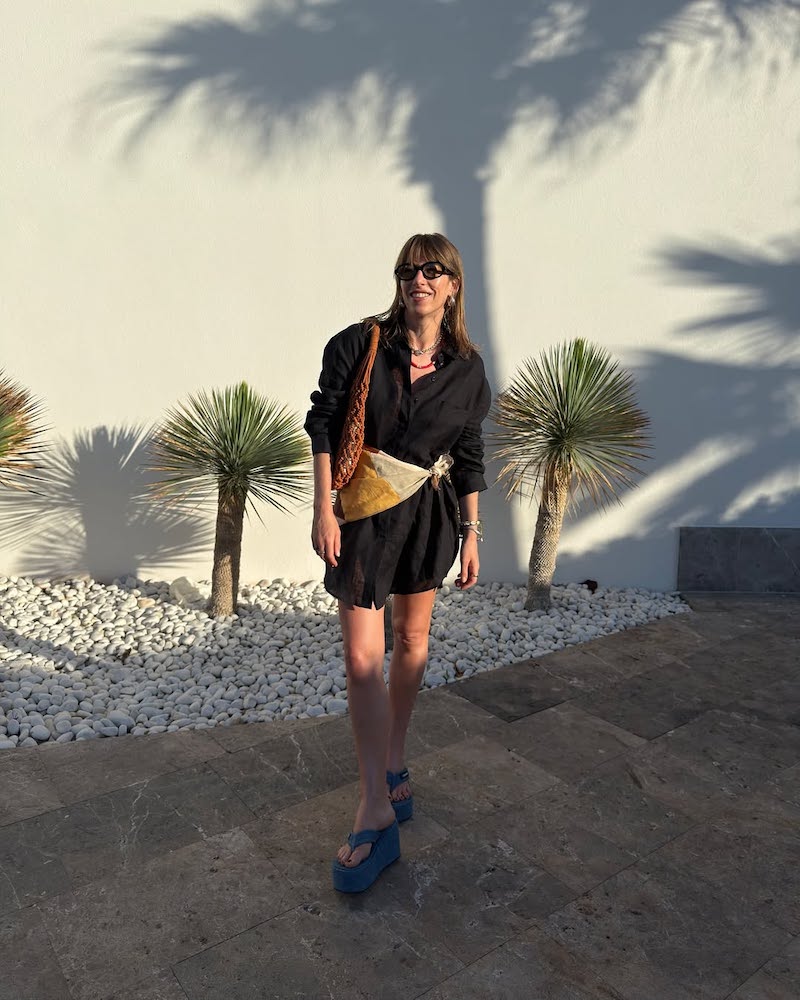 come-indossare-sandali-infradito-gonna-corta