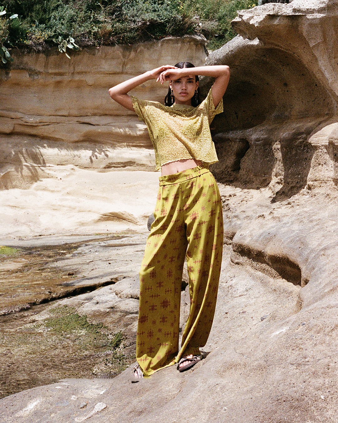 look-monocromatici-estivi-oro