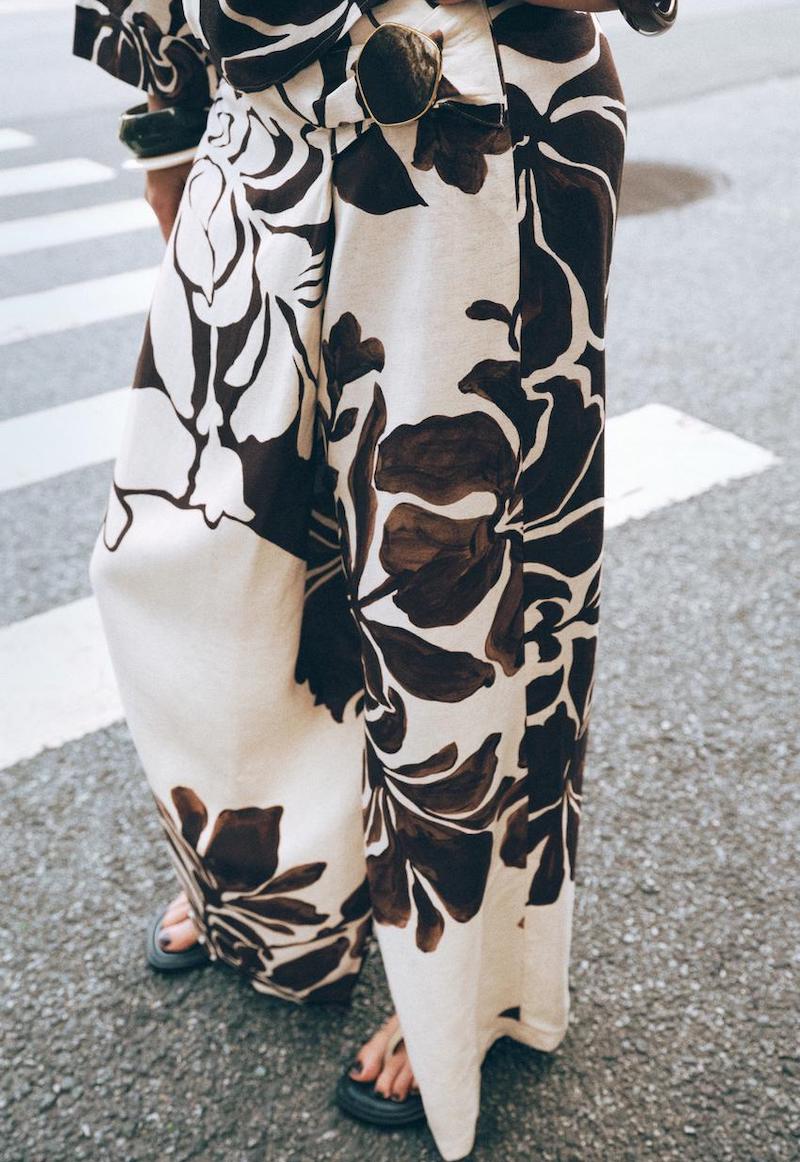 pantaloni-larghi-estate-2025-fiori