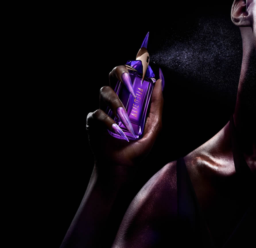 profumi-ambra-spruzzo