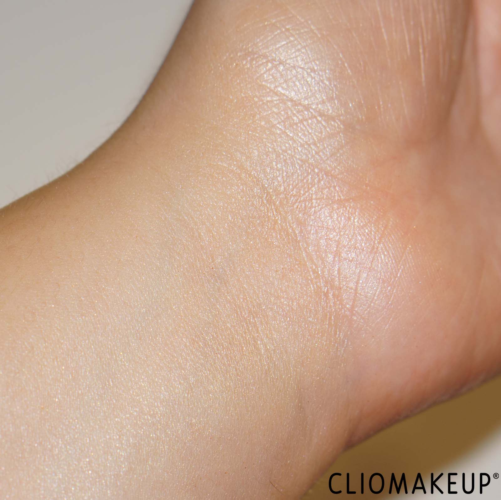 recensione-gocce-abbronzanti-kiko-power-shake-bronze-bliss-drops-swatch-braccio