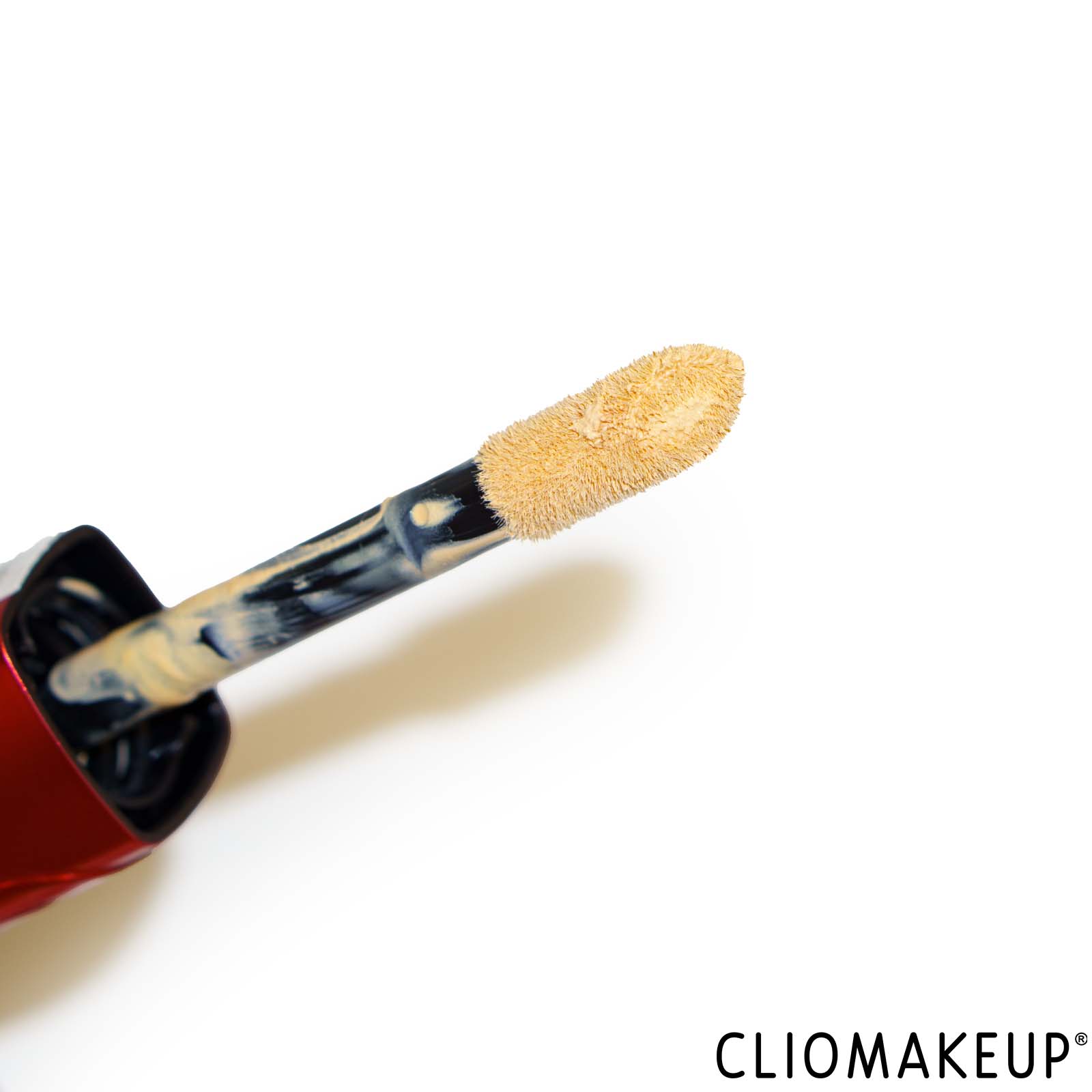 recensione-loreal-paris-skin-ink-fondotinta-correttore-close-up