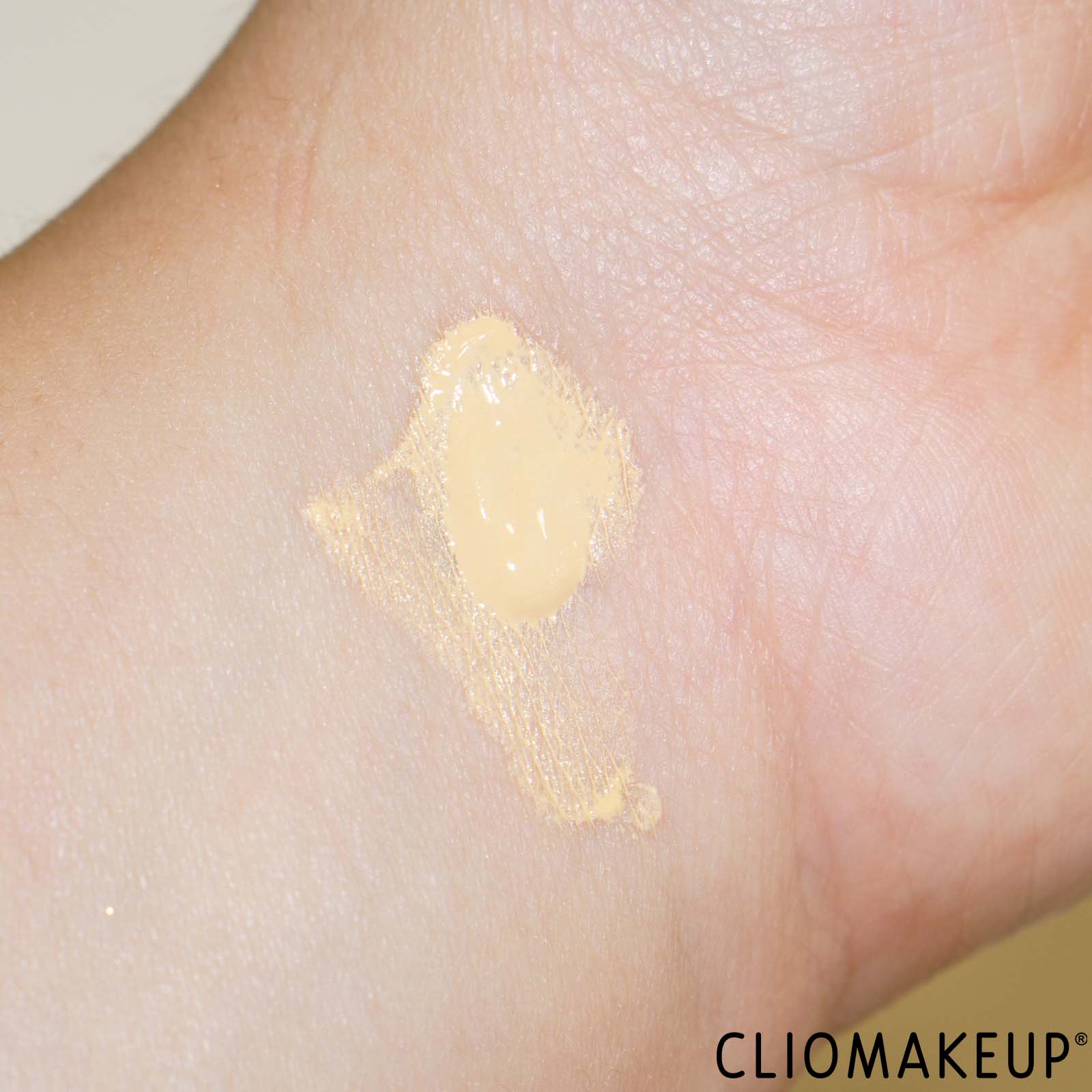 recensione-loreal-paris-skin-ink-fondotinta-correttore-swatch