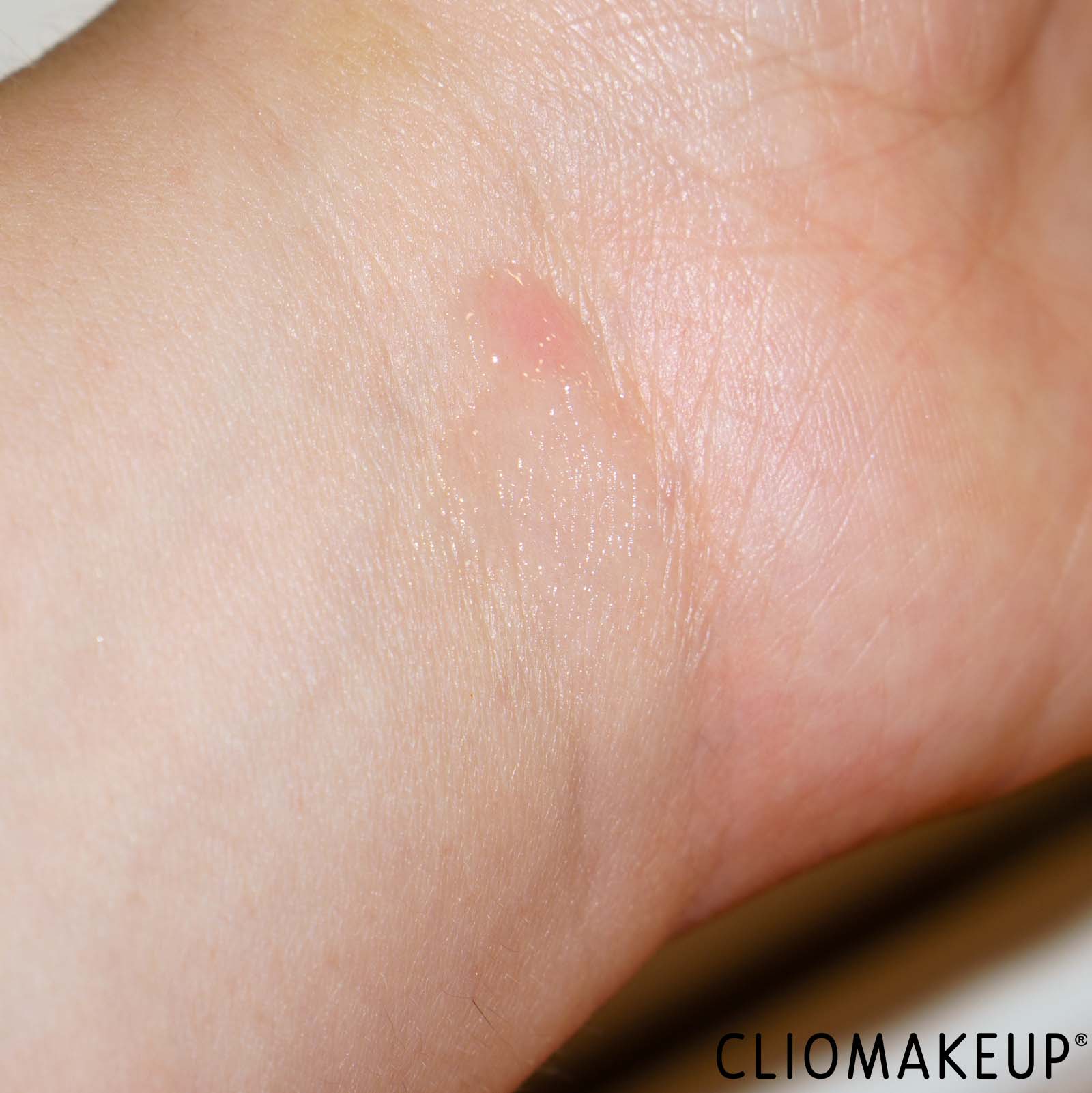 recensione-olio-labbra-essence-juicy-bomb-party-swatch