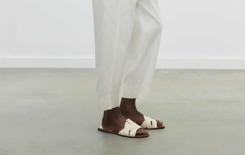 sandali-bassi-estate-2025-bianchi