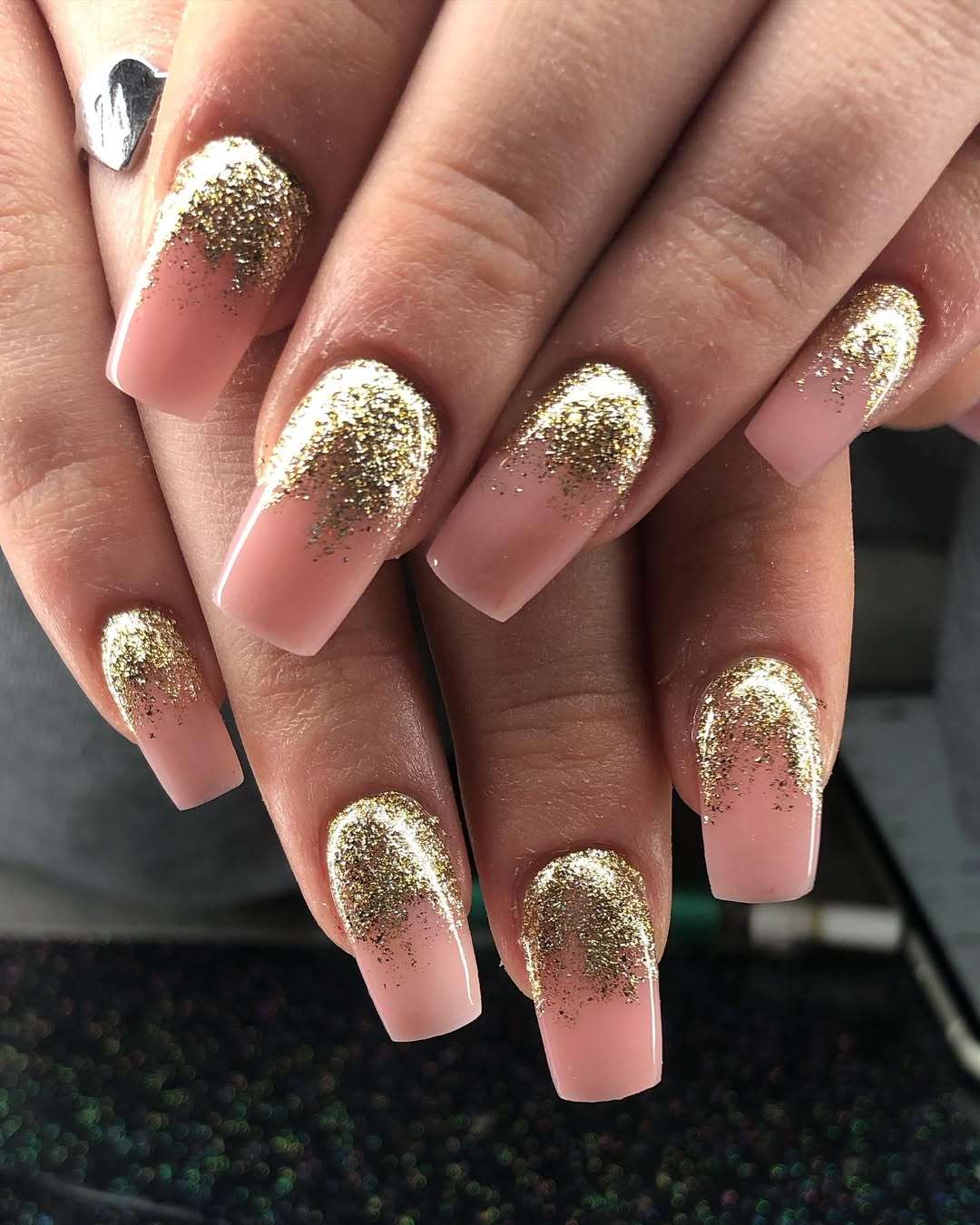 smalto-glitter-oro-cascata