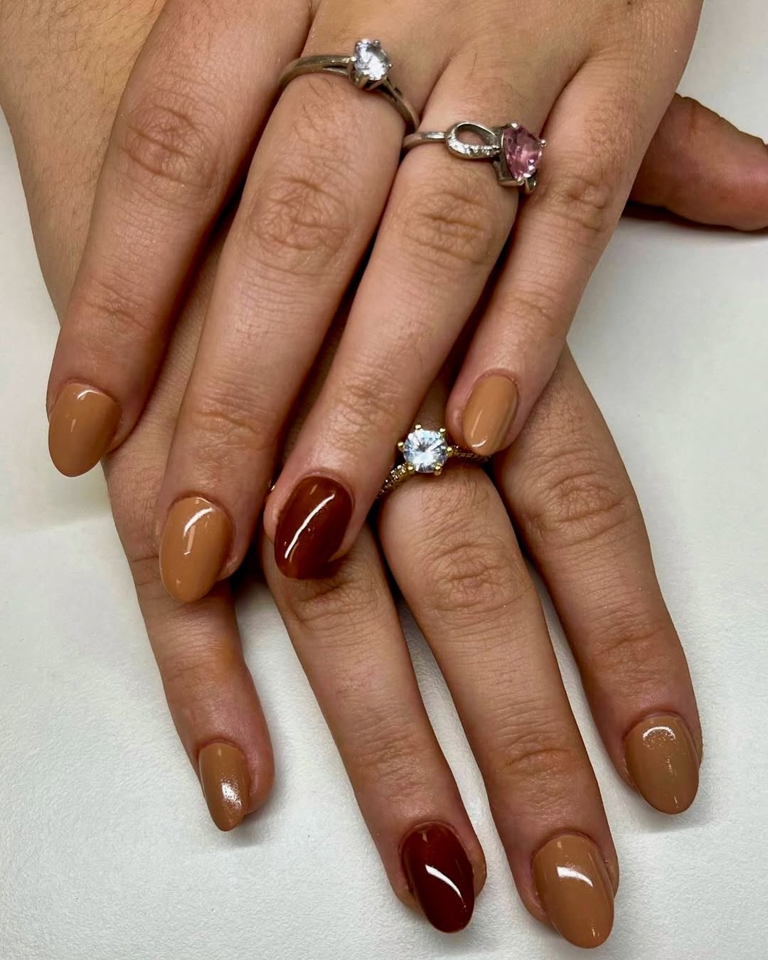 smalto-marrone-estate-caldo-chiaro-bodyminute_puget