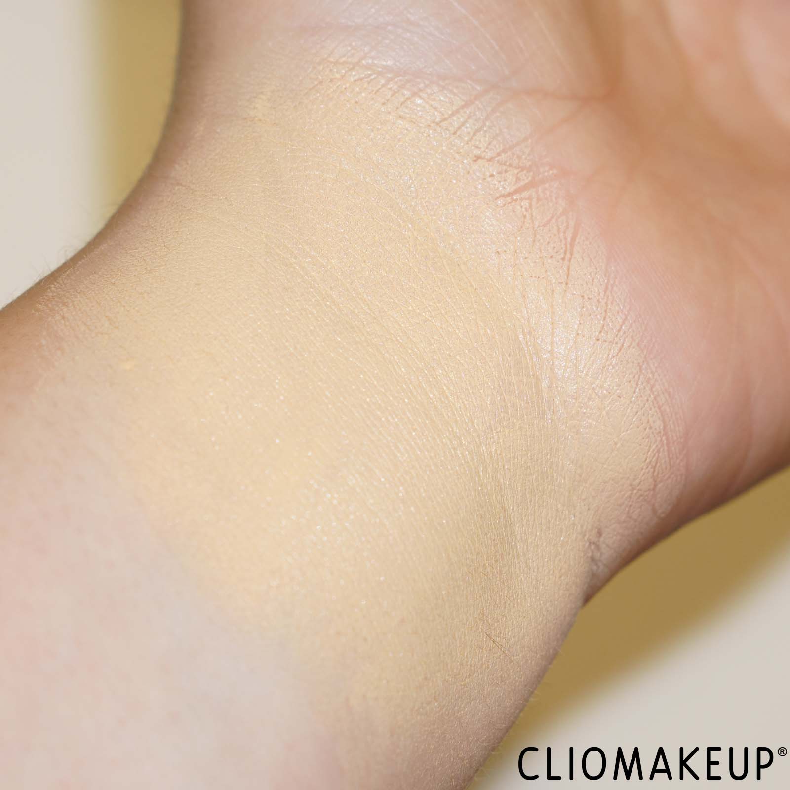 cliomakeup-recensione-correttore-siero-borjois-swatch-braccio