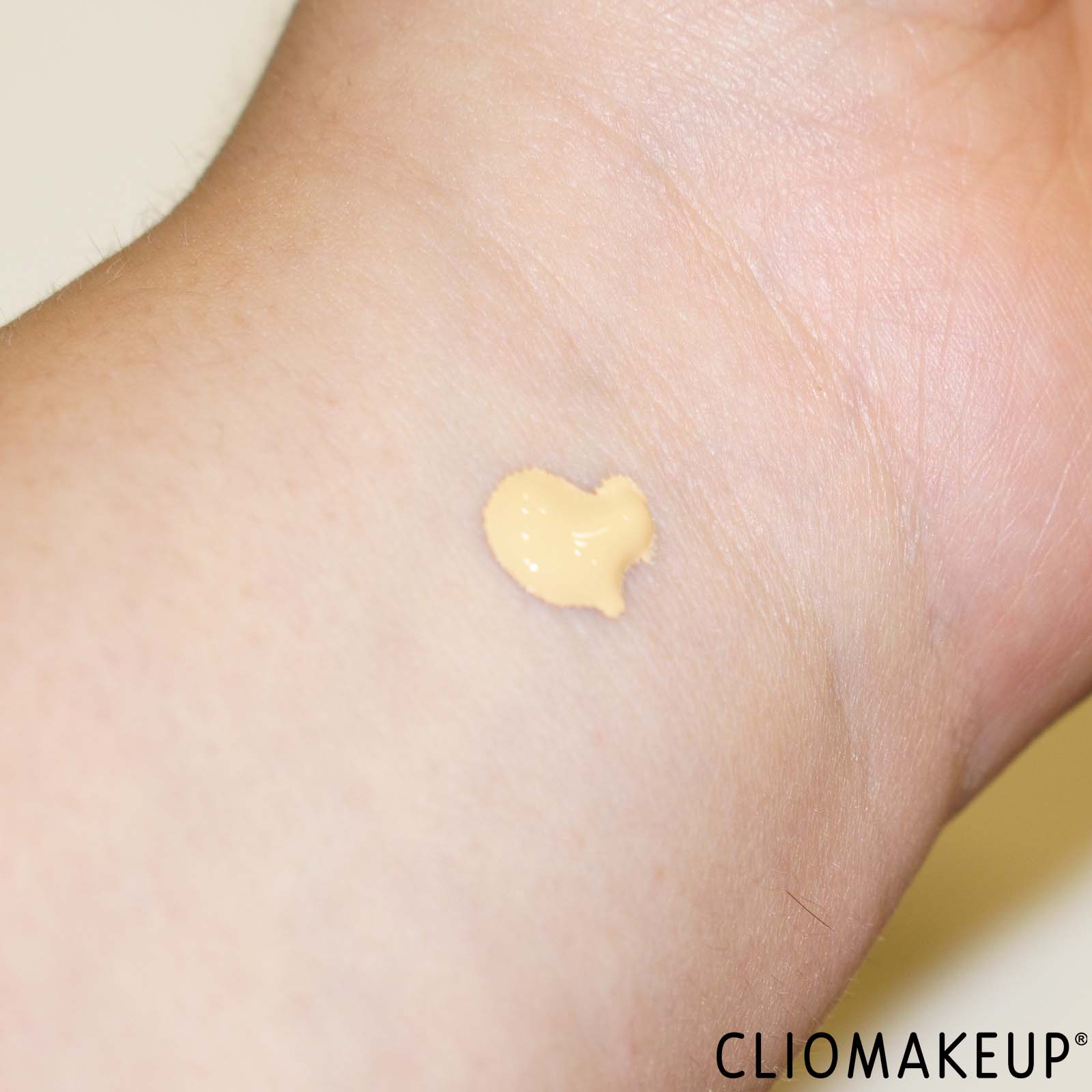 cliomakeup-recensione-correttore-siero-borjois-swatch