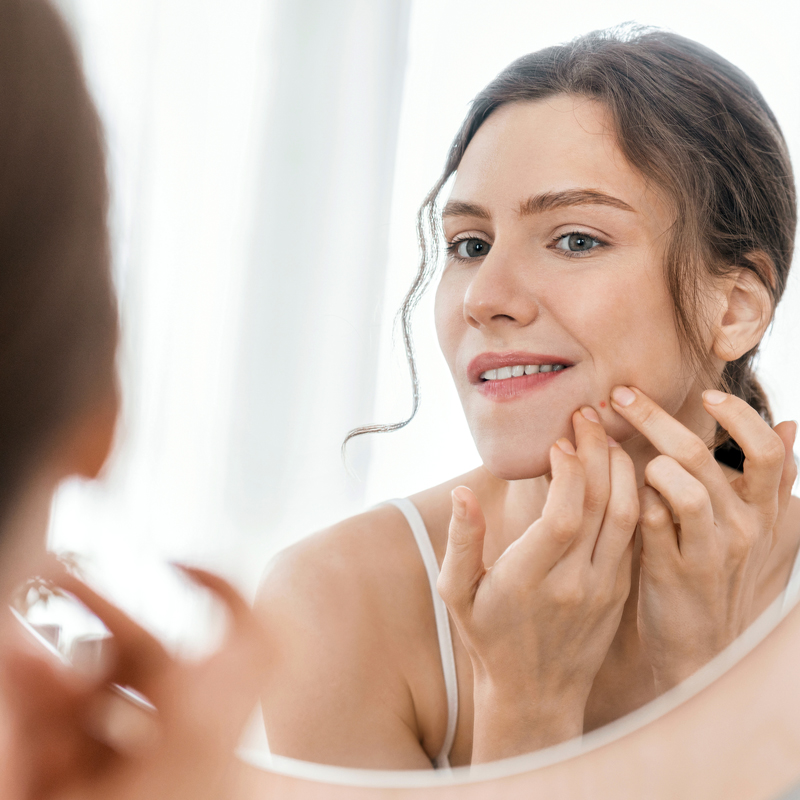 come-usare-nivea-clear-up-strips-zona-t-cerotti-punti-neri-donna