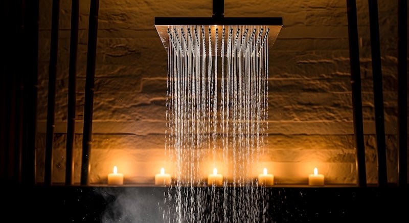 dark-showering-candele