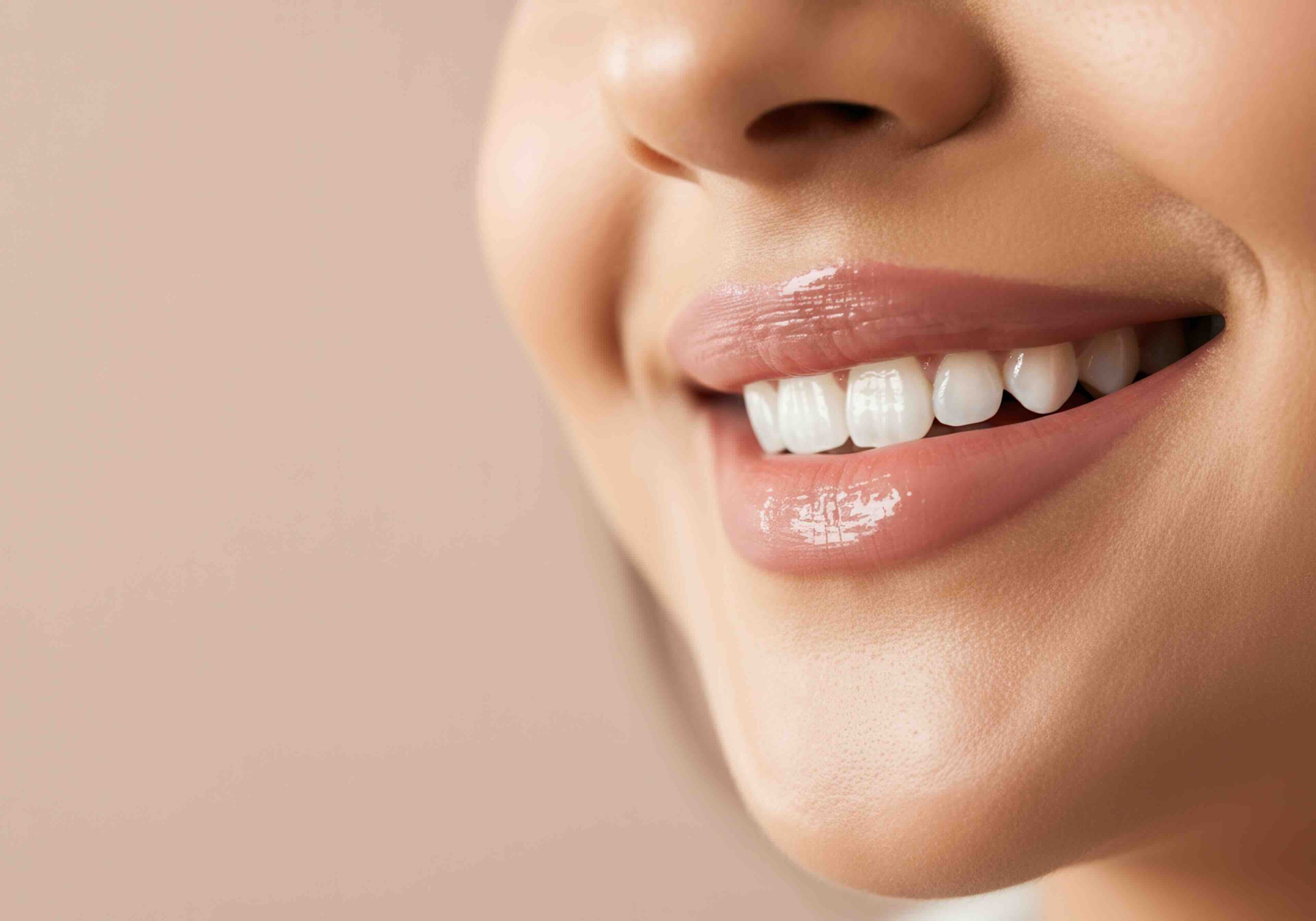 make-up-labbra-gloss-rosa-antico