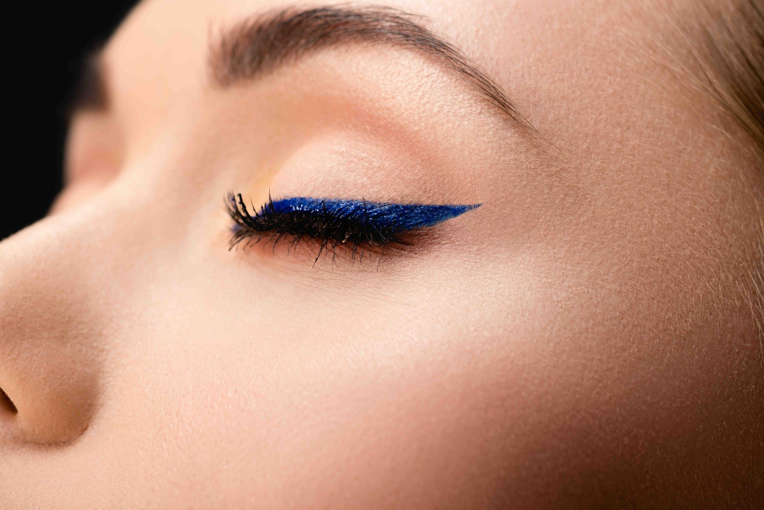 make-up-occhi-eyeliner-blu-notte-mascara