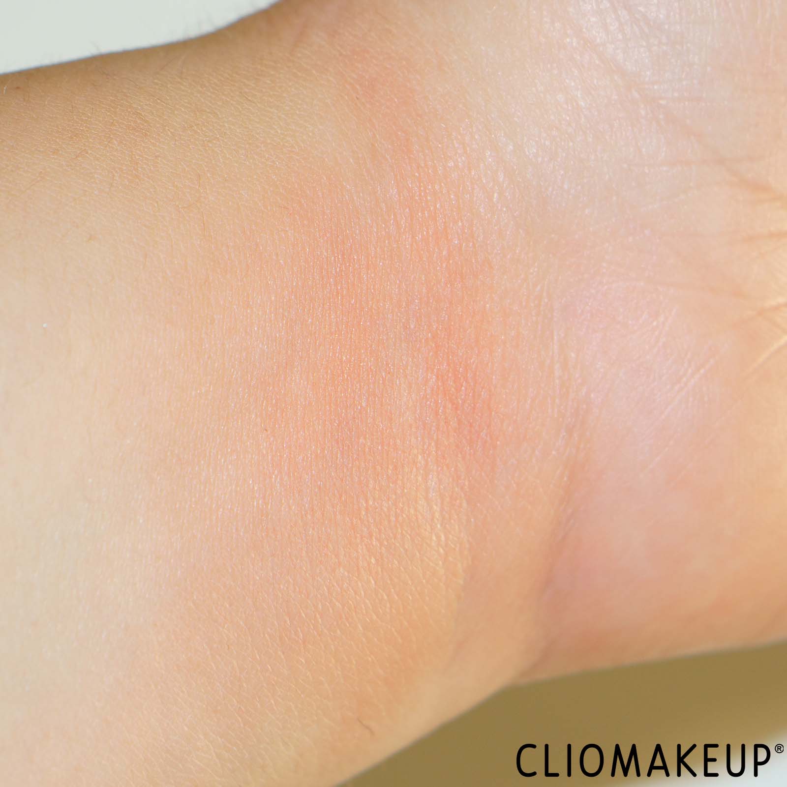 recensione-cliomake-up-bush-stick-essence-swatch-baccio
