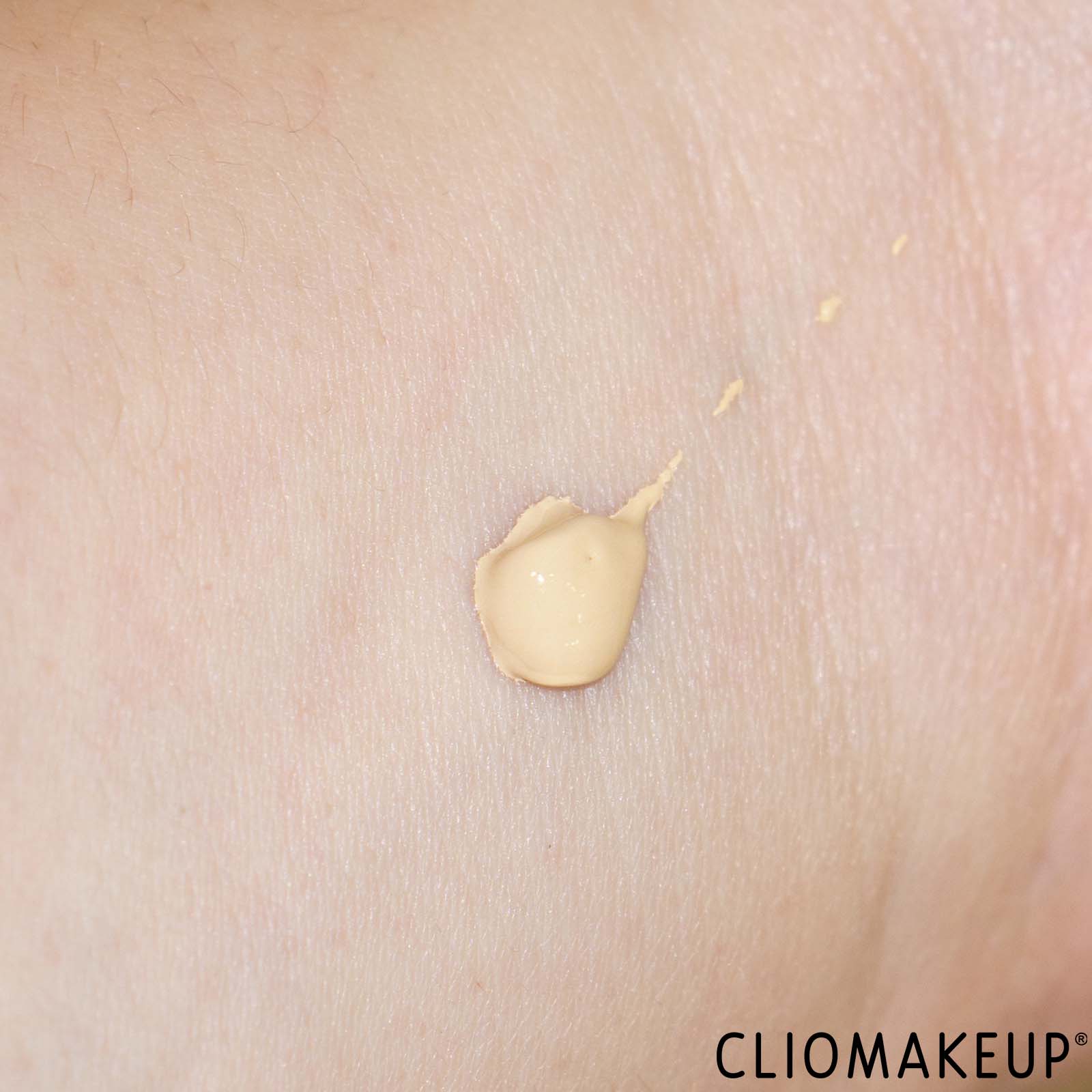 recensione-cliomakeup-fondotinta-primer-collistar-swatch