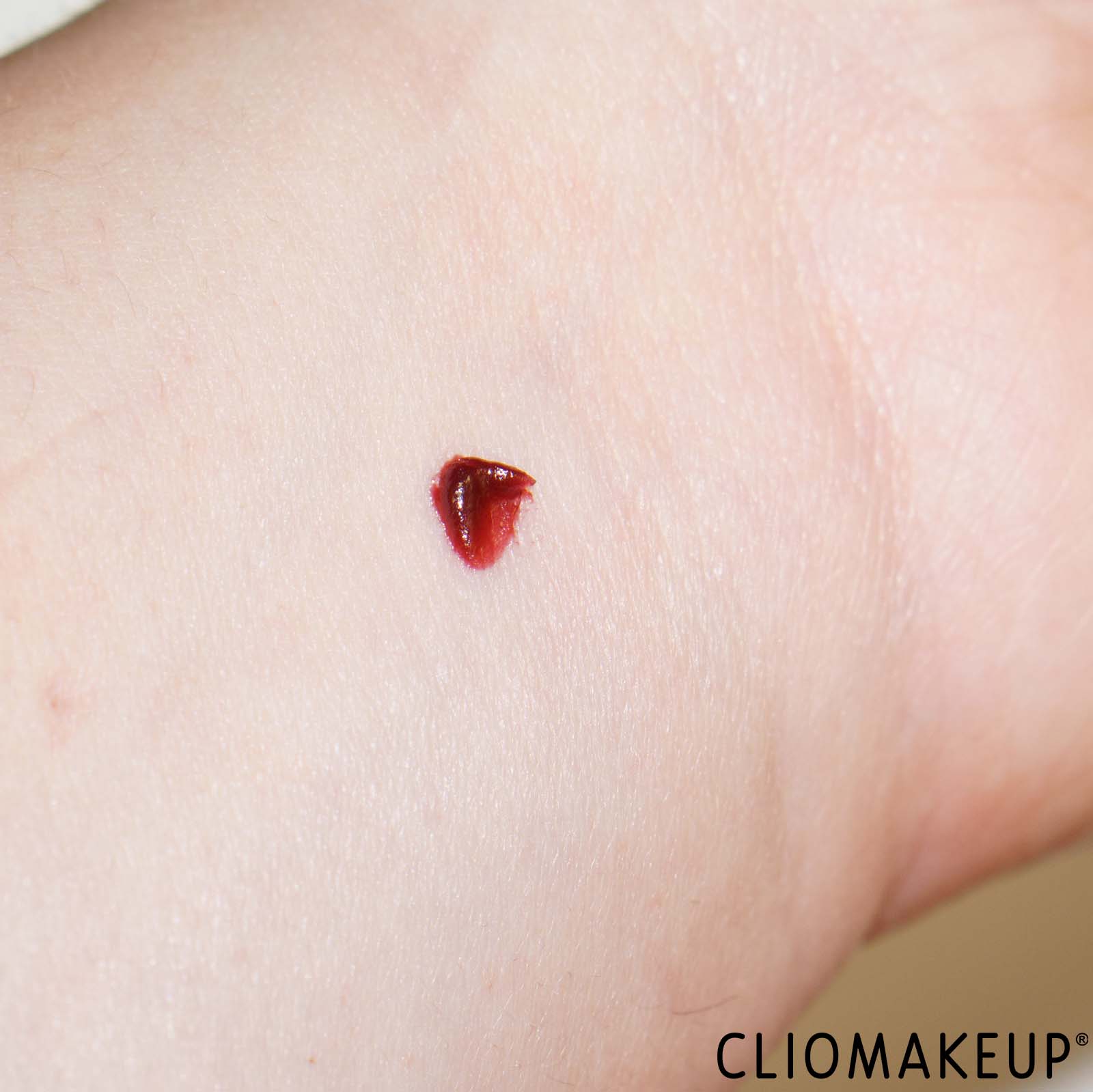 recensione-cliomakeup-labello-glowy-swatch