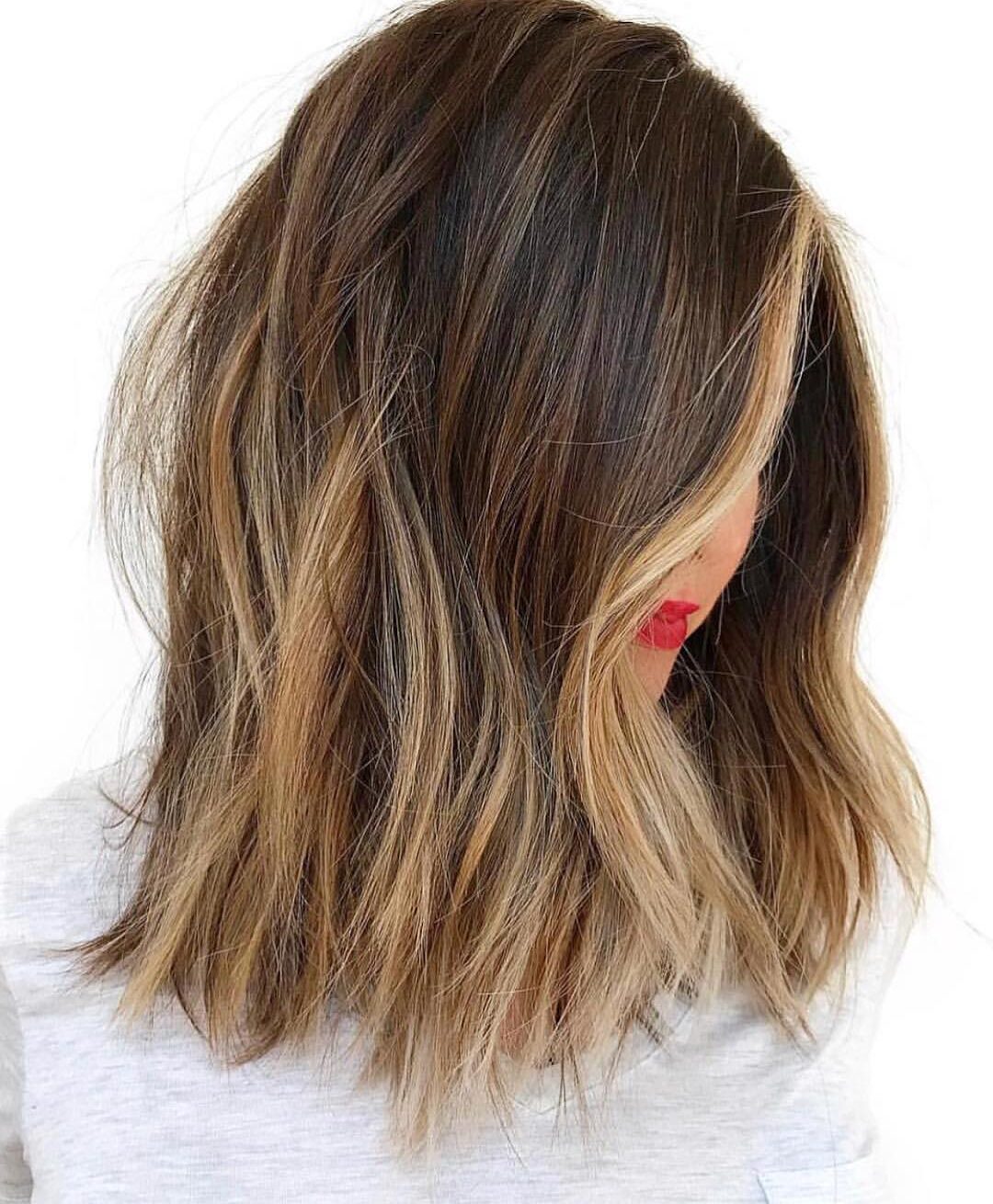 tagli-capelli-medi-autunno-2025-long-bob-mosso