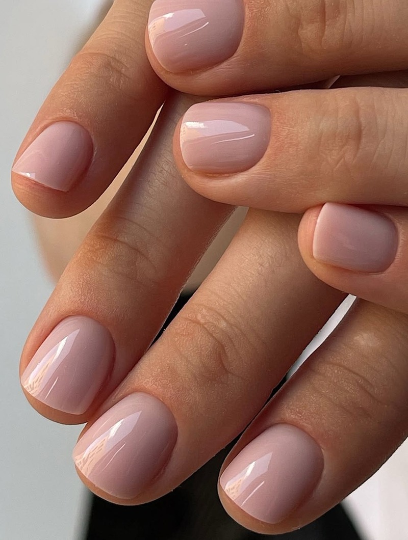 unghie-corte-autunno-2025-nude