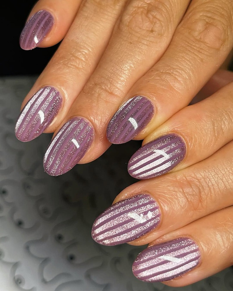 unghie-gel-autunno-2025-strisce-magnetiche