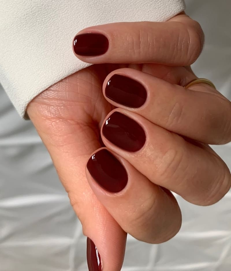 unghie-settembre-2025-burgundy-2