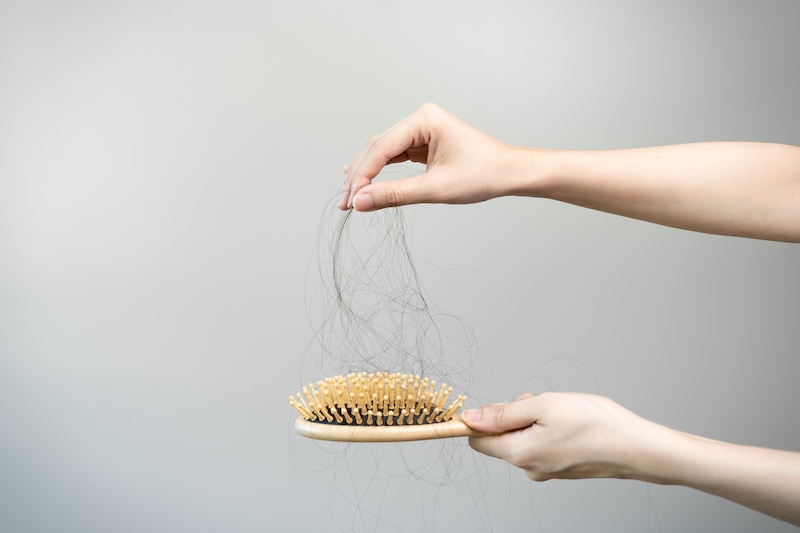 vitamine-capelli-cadono