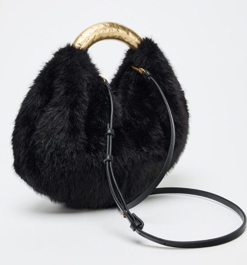 borse-a-tracolla-autunno-2025-pelliccia-nera