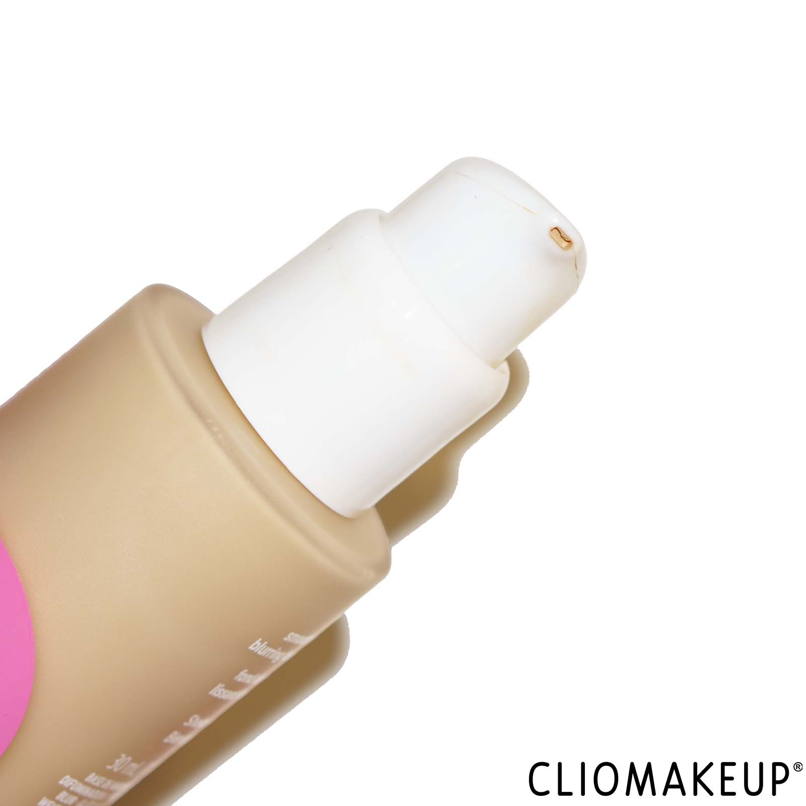 cliomakeup-recensione-fondotinta-benefit-the-porefessional-close-up