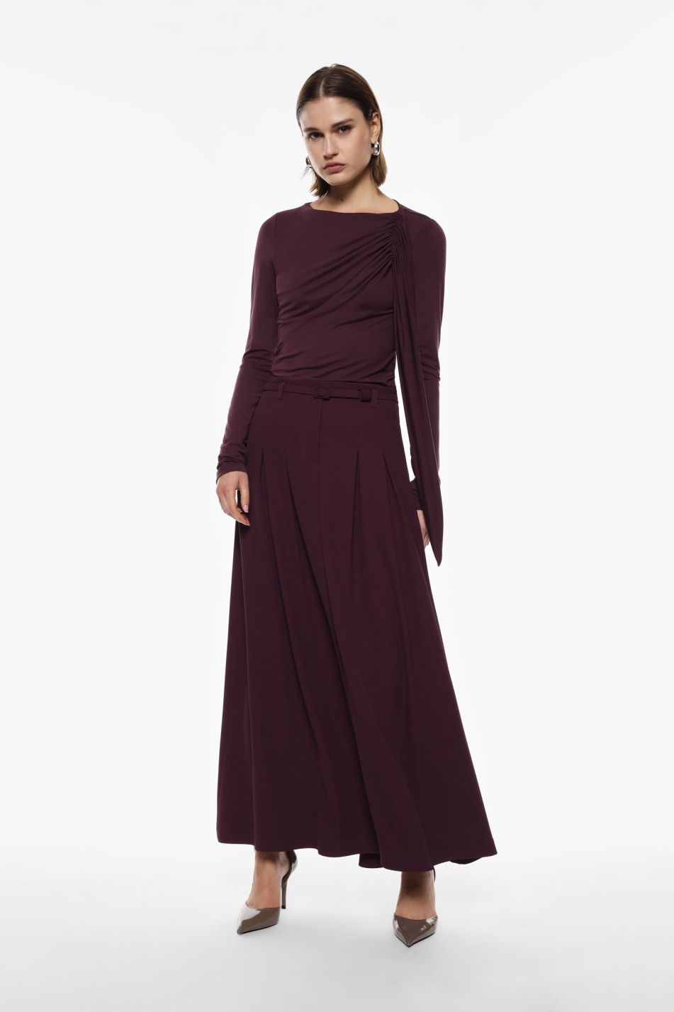 come-abbinare-gonna-pieghe-prugna