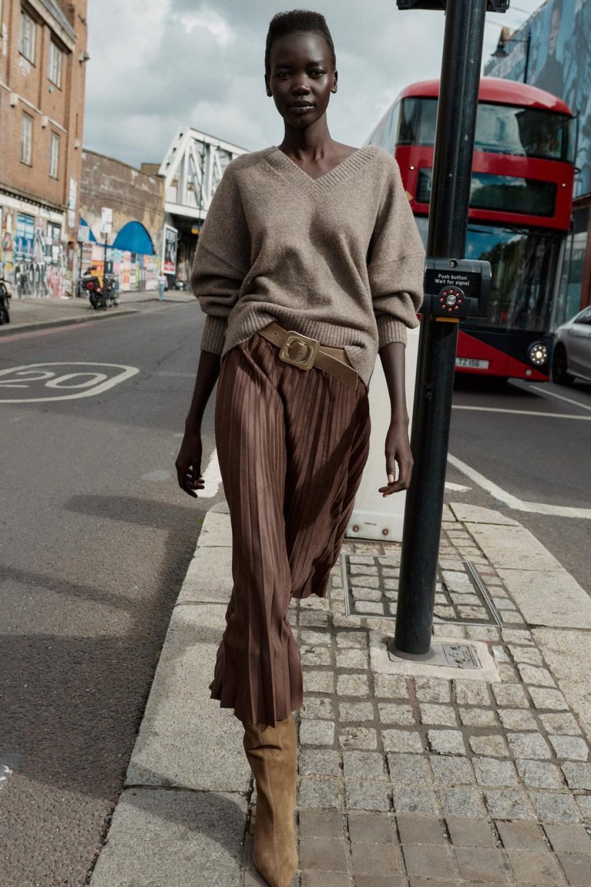 come-abbinare-gonna-pieghe-suede