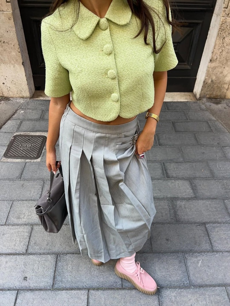 come-indossare-giallo-in-autunno-grigio