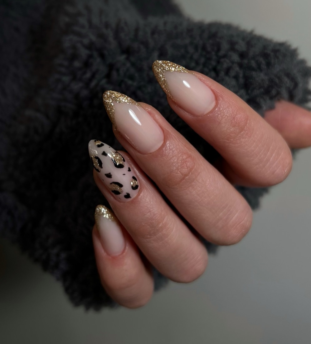 french-manicure-oro-animalier