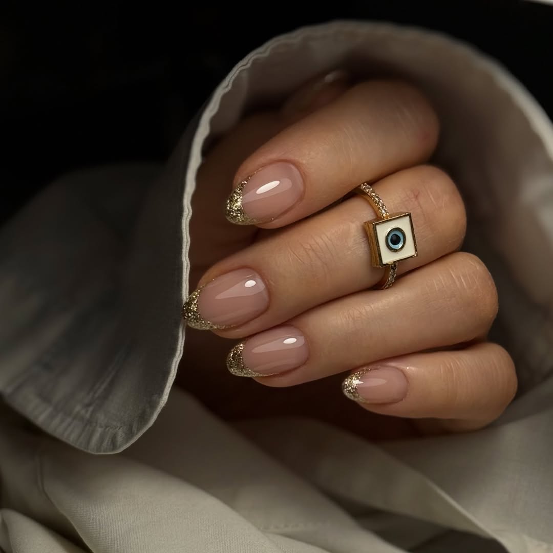 french-manicure-oro-appuntite