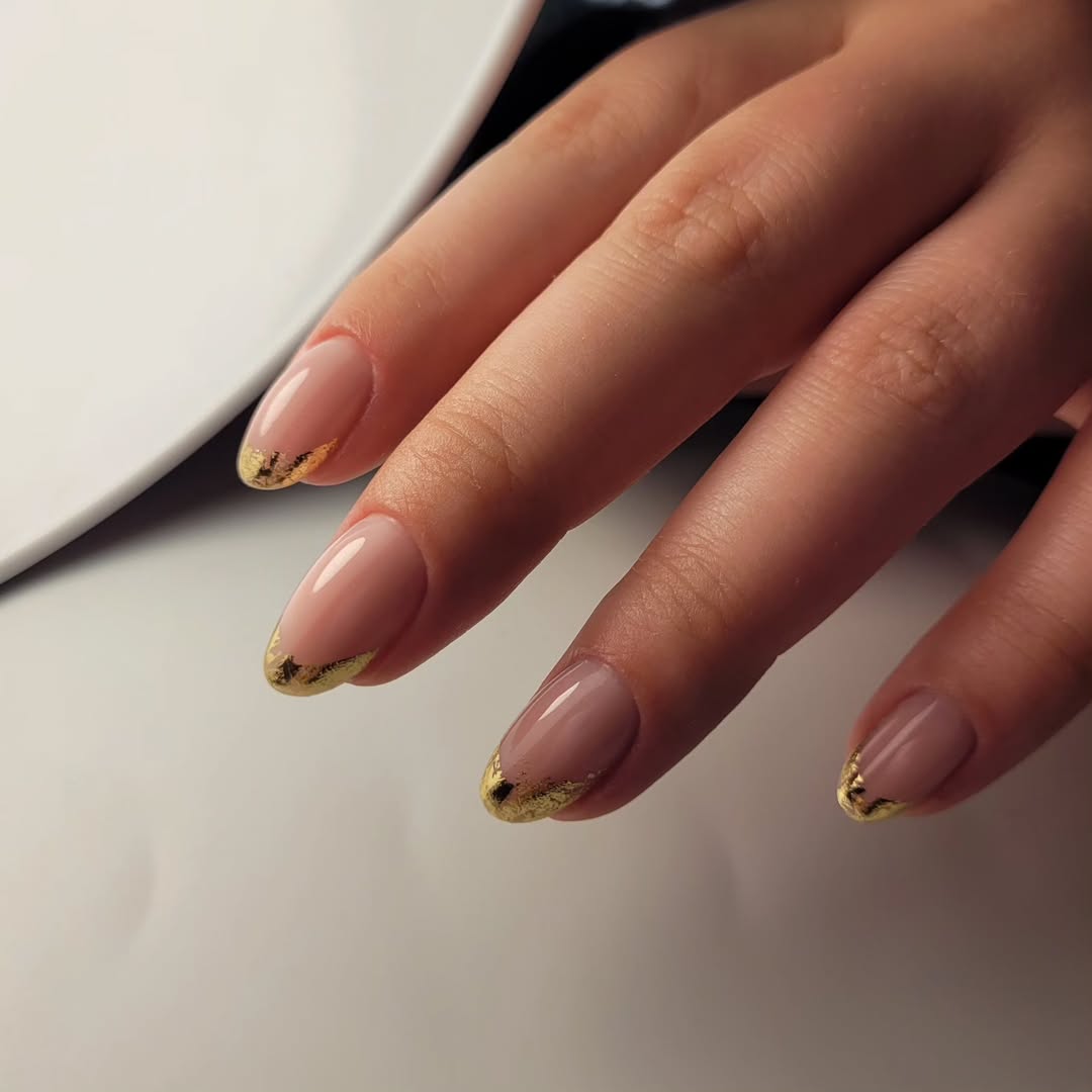 french-manicure-oro-arrotondata
