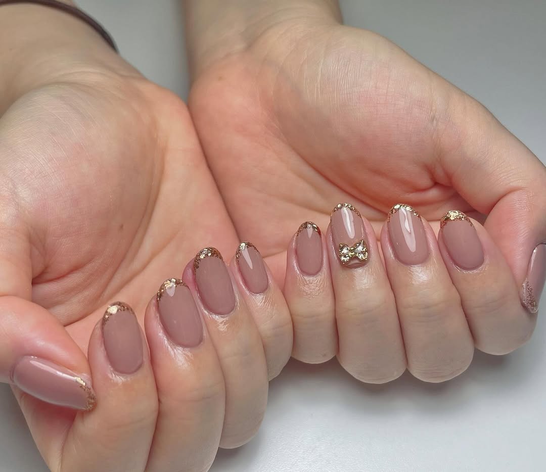 french-manicure-oro-rosa