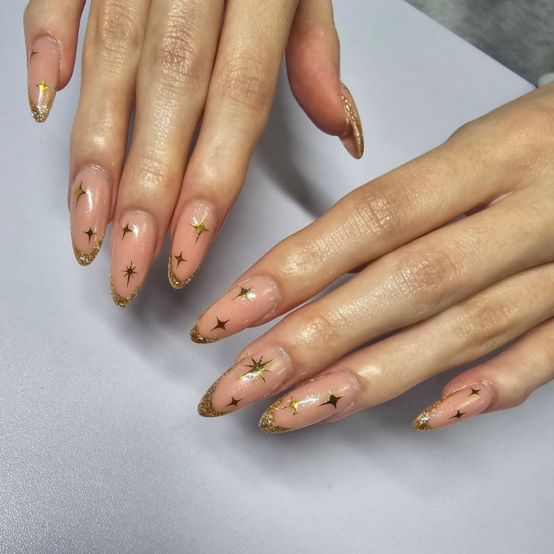 french-manicure-oro-stelle
