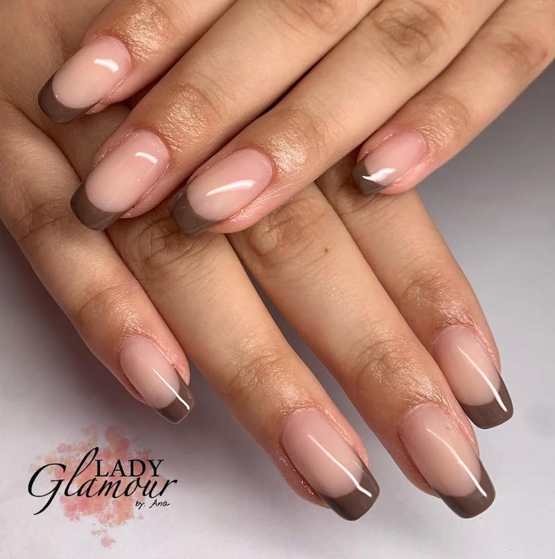 french-manicure-scure-marrone