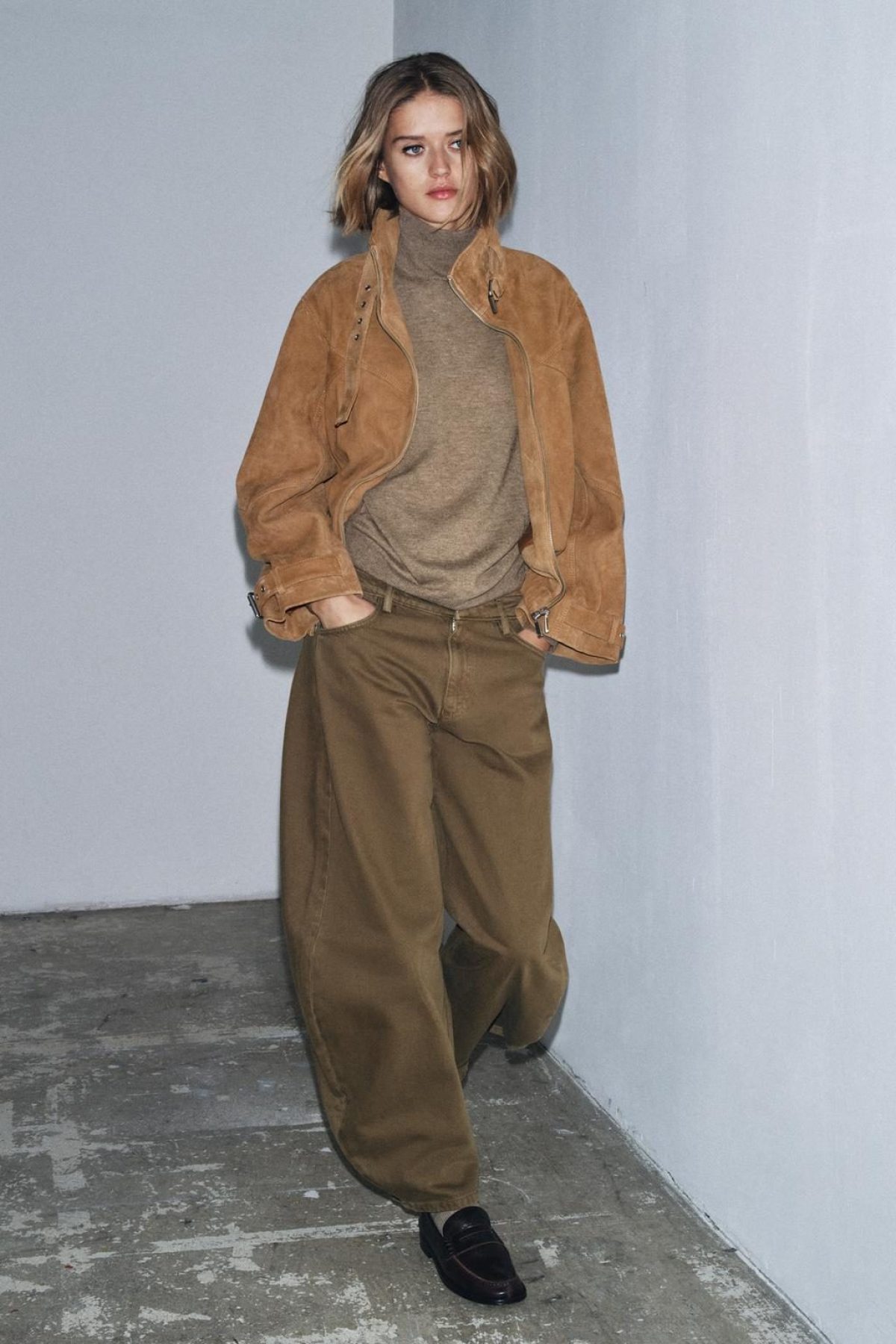 jeans-larghi-autunno-2025-marroni