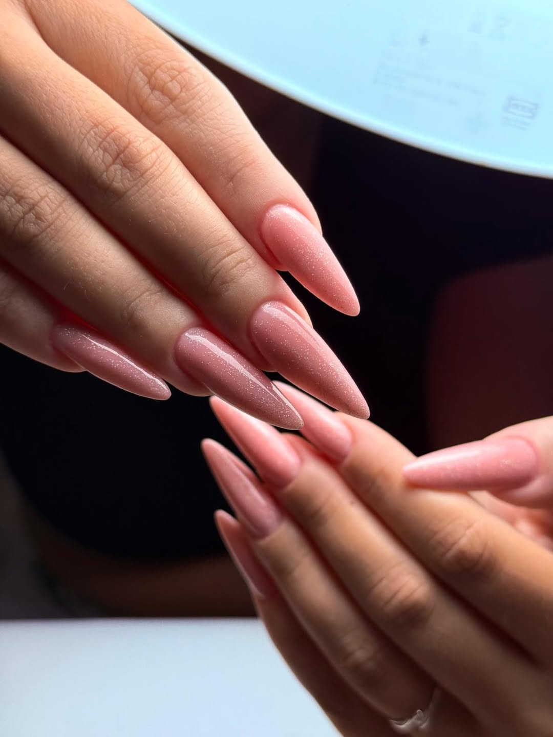 nail-art-anni-90-autunno-2025-lunghe